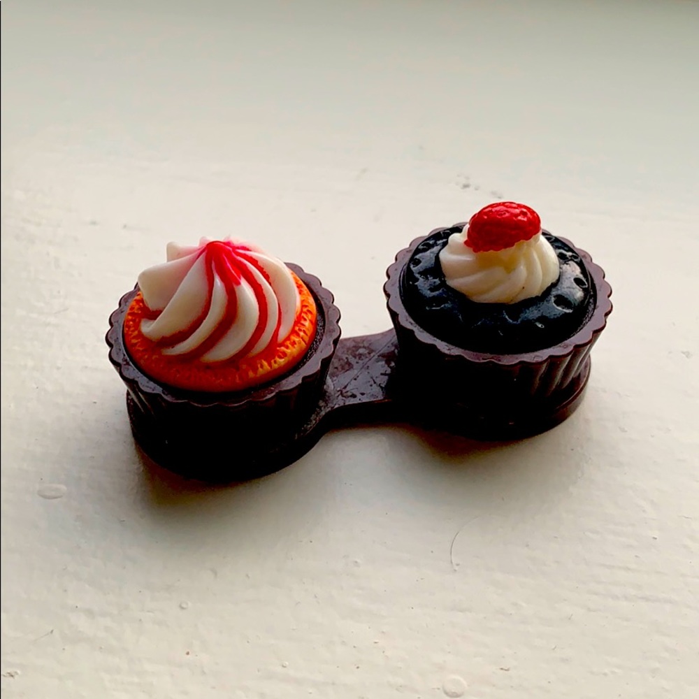 Chocolate cupcake contact lense holder 2 in stock BRAND NEW, never used.